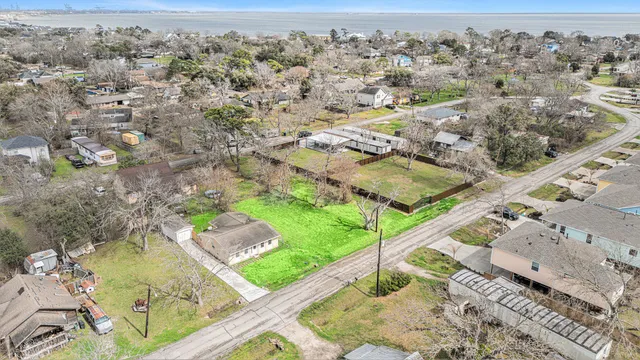 $44,000 | 402 Bay Oaks Drive, La Porte, TX 77571