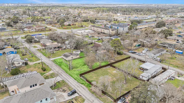 $44,000 | 402 Bay Oaks Drive, La Porte, TX 77571