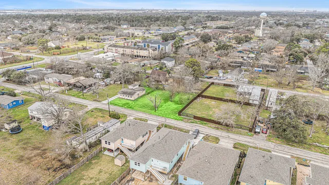 $44,000 | 402 Bay Oaks Drive, La Porte, TX 77571