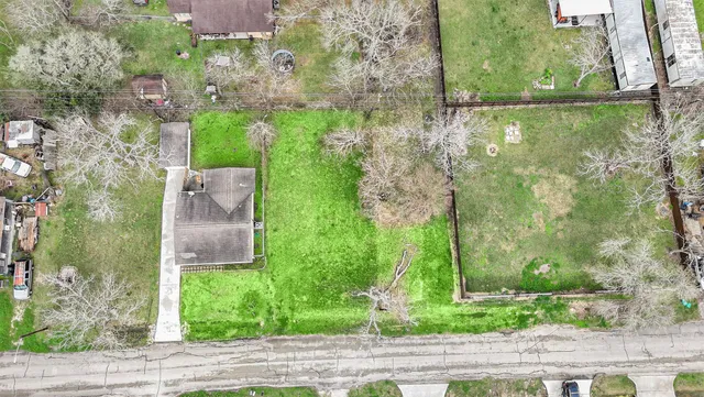 $44,000 | 402 Bay Oaks Drive, La Porte, TX 77571