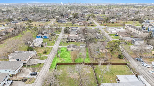 $44,000 | 402 Bay Oaks Drive, La Porte, TX 77571