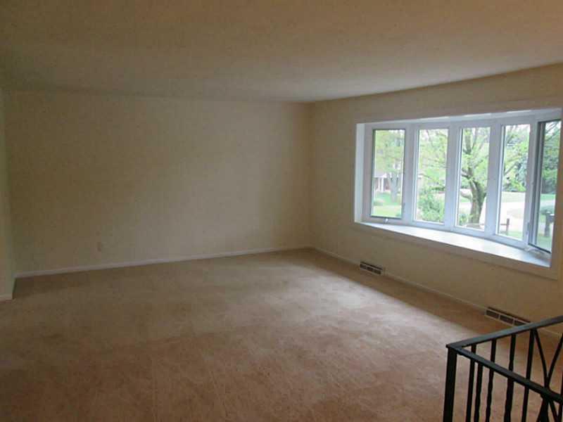 101 Hillcrest Road Renfrew, PA 16053 - Photo 3 of 21 Living Room.