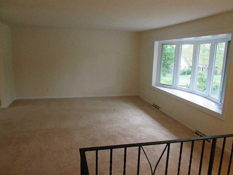 101 Hillcrest Road Renfrew, PA 16053 - Photo 4 of 21 Living Room.