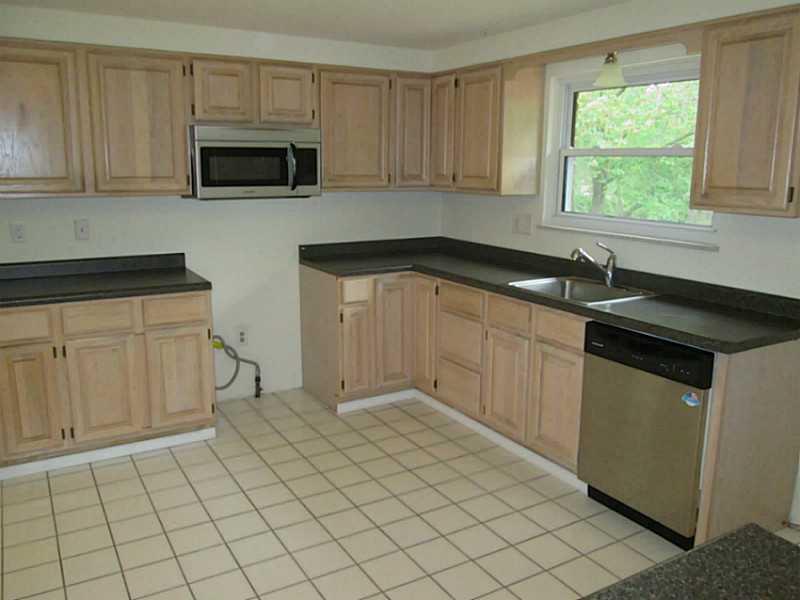 101 Hillcrest Road Renfrew, PA 16053 - Photo 7 of 21 Kitchen.