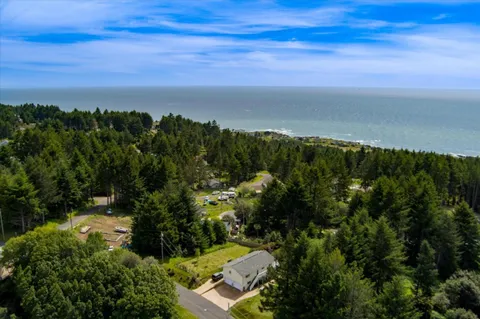 $699,000 | 520 Redwood Road, Whitethorn, CA 95589