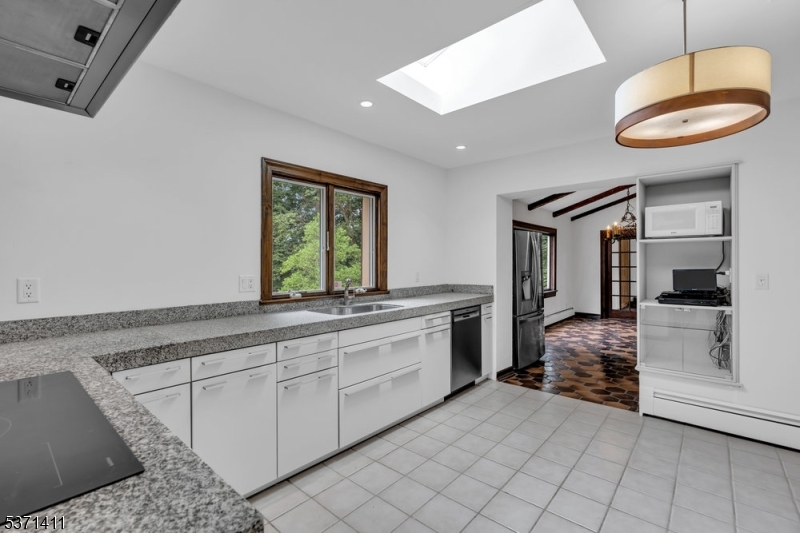 8 Crosby Lane Oakland, NJ 07436 - Photo 18 of 41