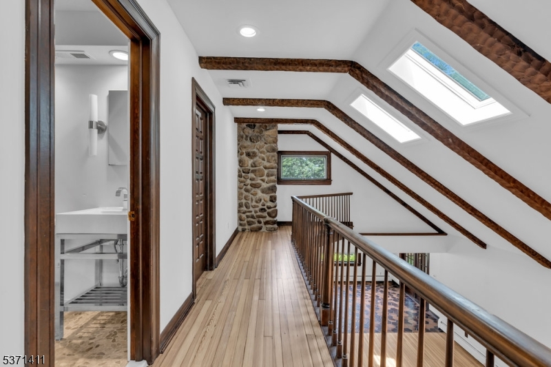 8 Crosby Lane Oakland, NJ 07436 - Photo 20 of 41