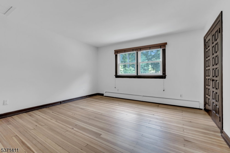 8 Crosby Lane Oakland, NJ 07436 - Photo 24 of 41