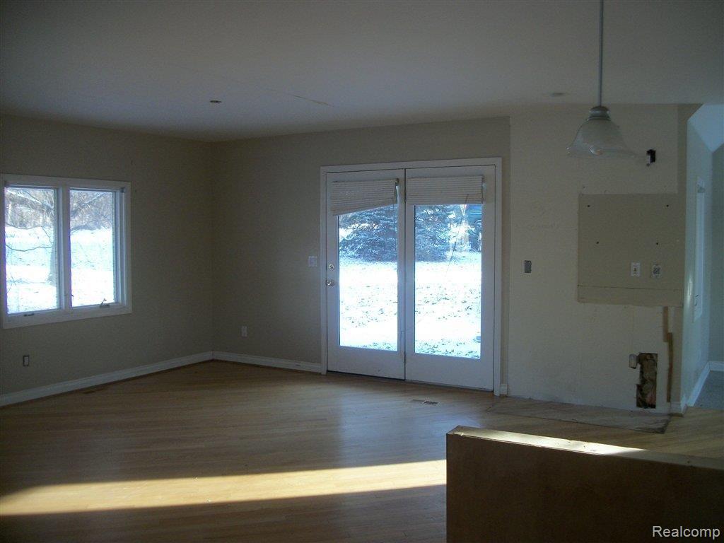 2380 Ridge Road White Lake, MI 48383 - Photo 8 of 12 100_7316.JPG