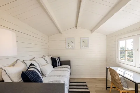 a view of a livingroom with furniture