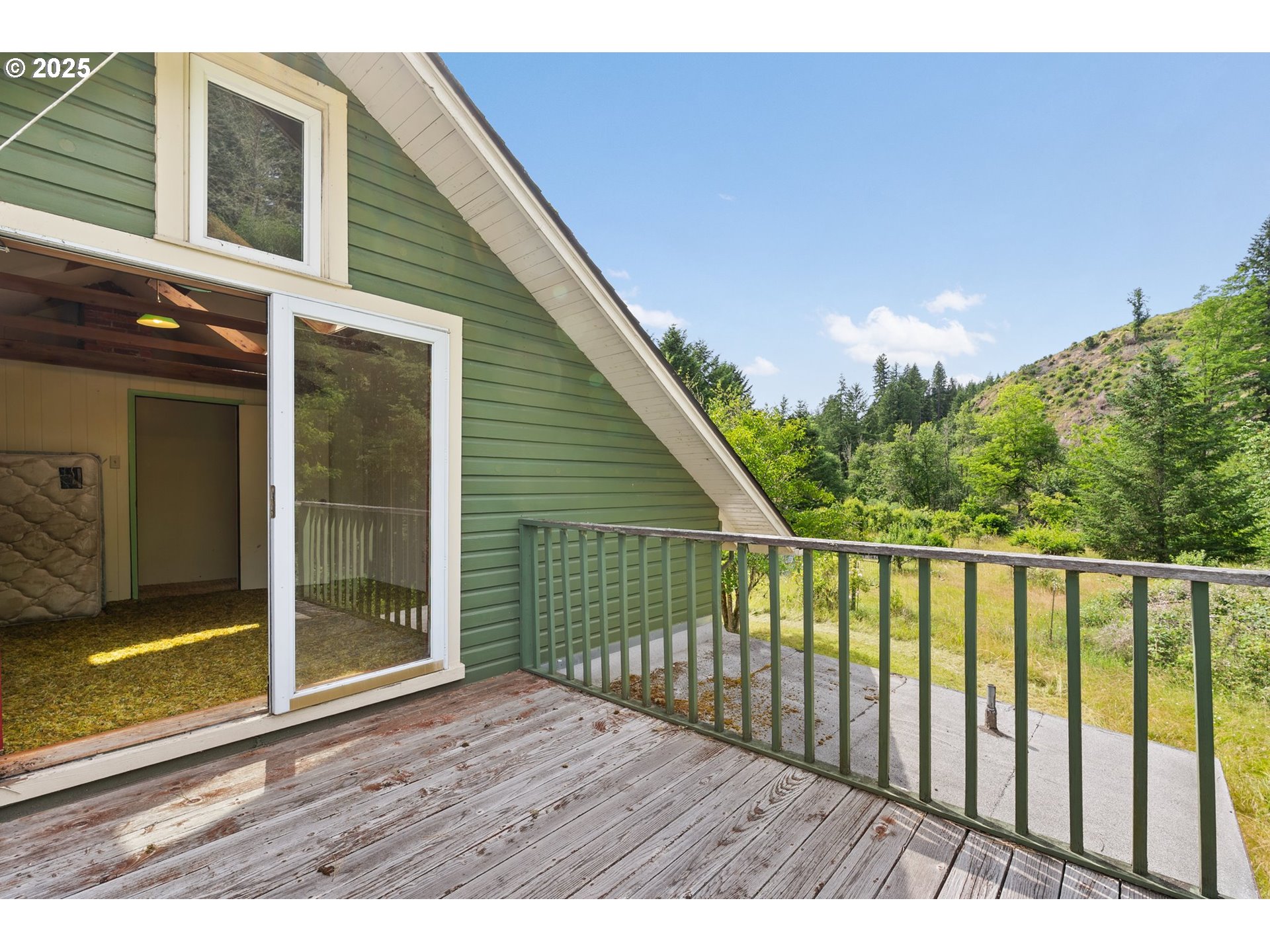83015 Peninsula Road Fall Creek, OR 97438 - Photo 20 of 40 a view of backyard with green space