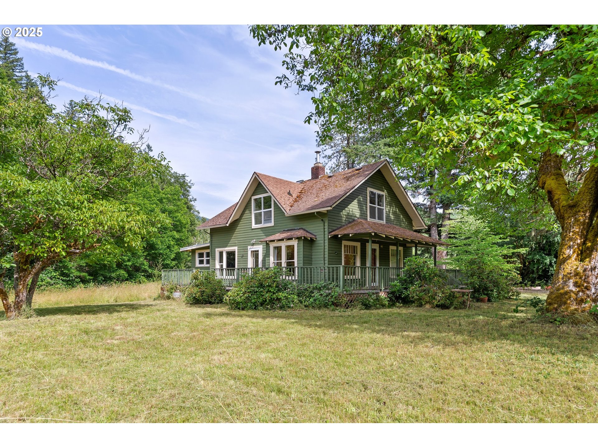 83015 Peninsula Road Fall Creek, OR 97438 - Photo 38 of 40 a front view of a house with a garden