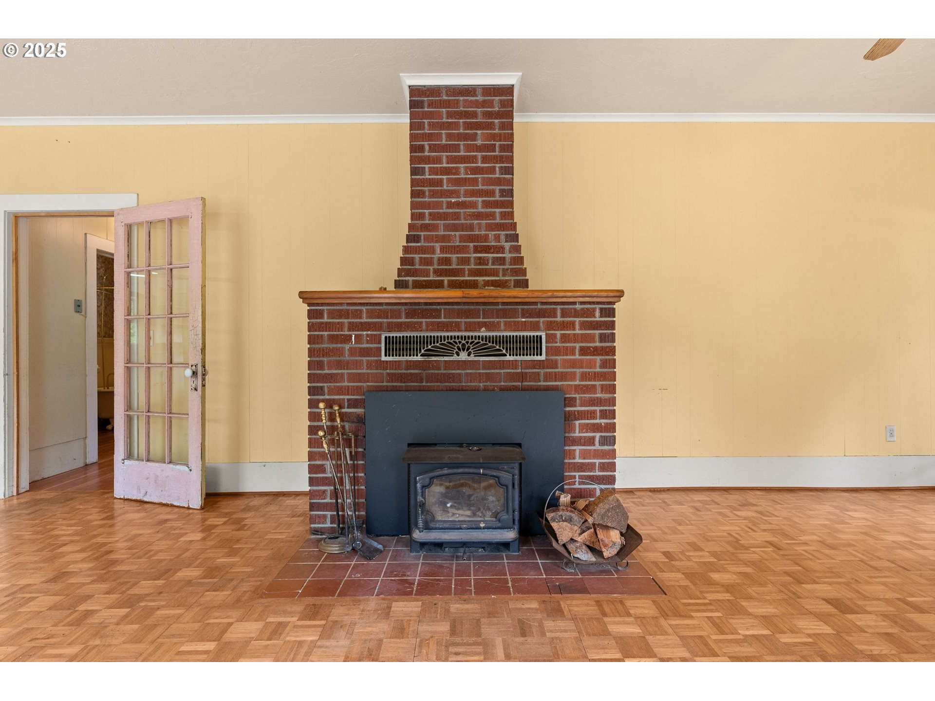 83015 Peninsula Road Fall Creek, OR 97438 - Photo 5 of 40 a view of an empty room with wooden floor