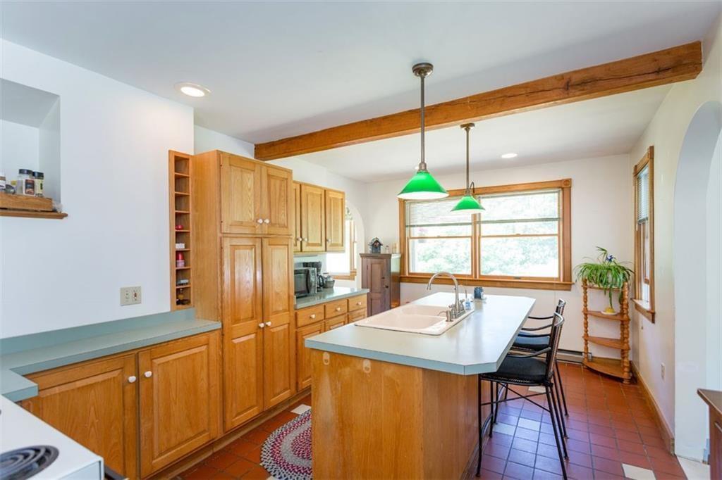 28 Lakeview Road West Boothbay Harbor, ME 04575 - Photo 10 of 34 Family Style Kitchen!