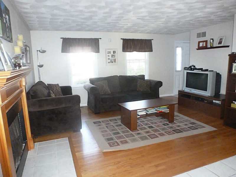 5 Waterman Farm Road Cumberland, RI 02864 - Photo 12 of 20 Living Room.