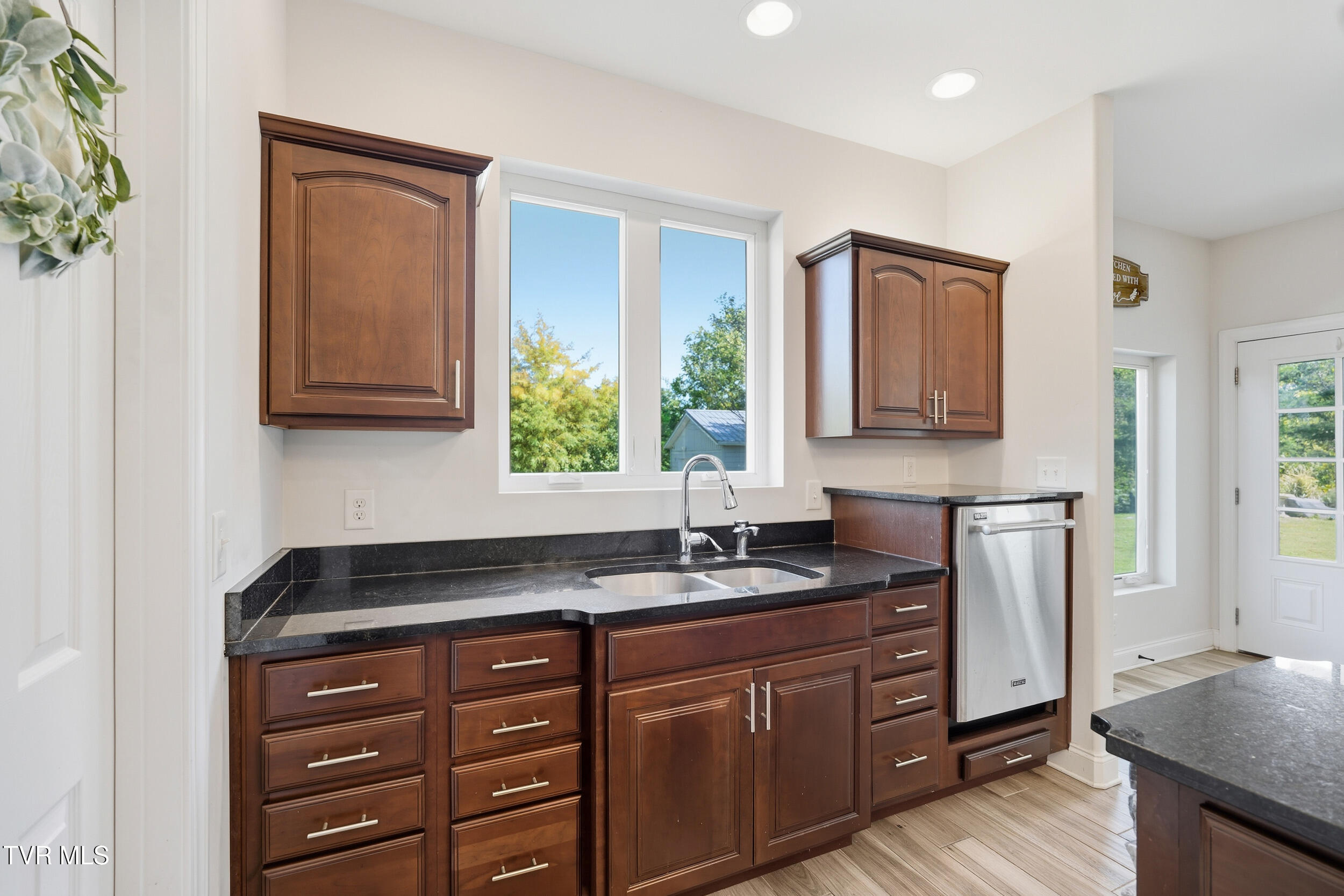534 Buckingham Road Gray, TN 37615 - Photo 16 of 75 Kitchen
