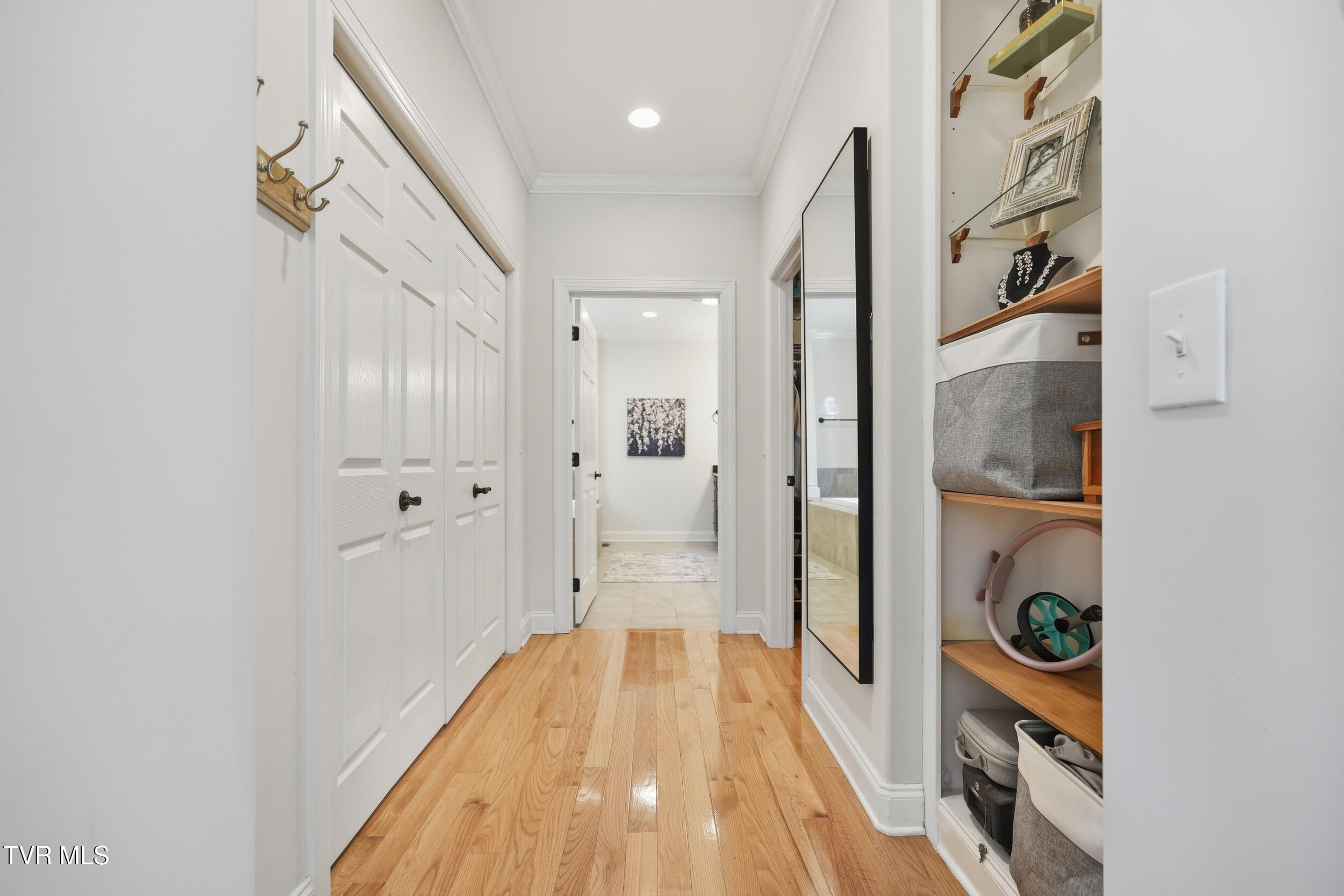 534 Buckingham Road Gray, TN 37615 - Photo 24 of 75 En Suite Entry