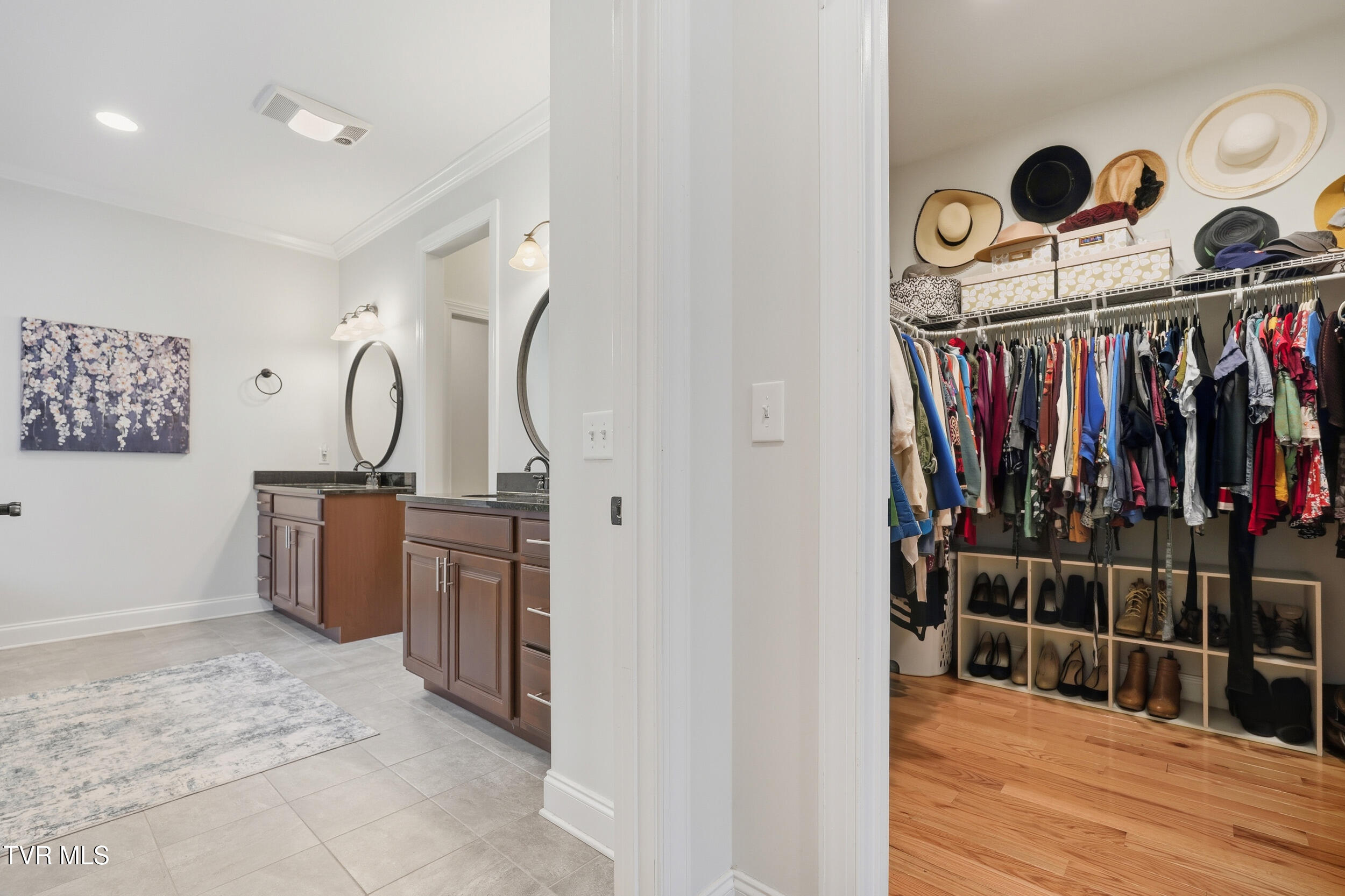 534 Buckingham Road Gray, TN 37615 - Photo 25 of 75 En Suite Walk - In