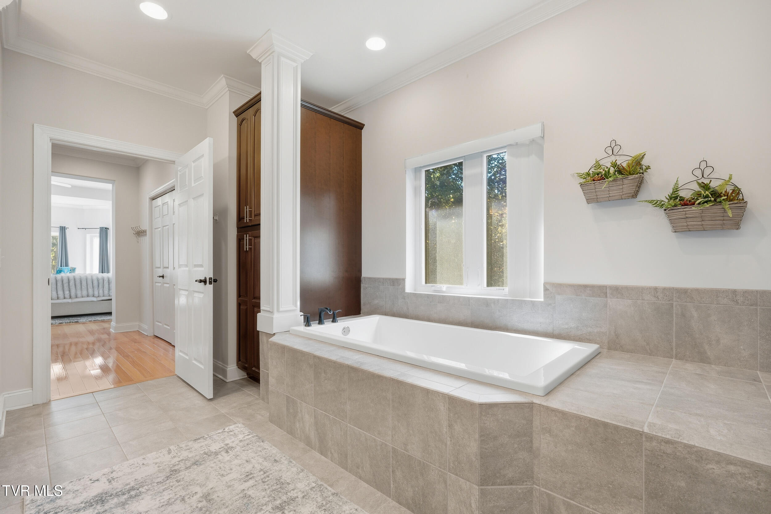 534 Buckingham Road Gray, TN 37615 - Photo 27 of 75 En Suite