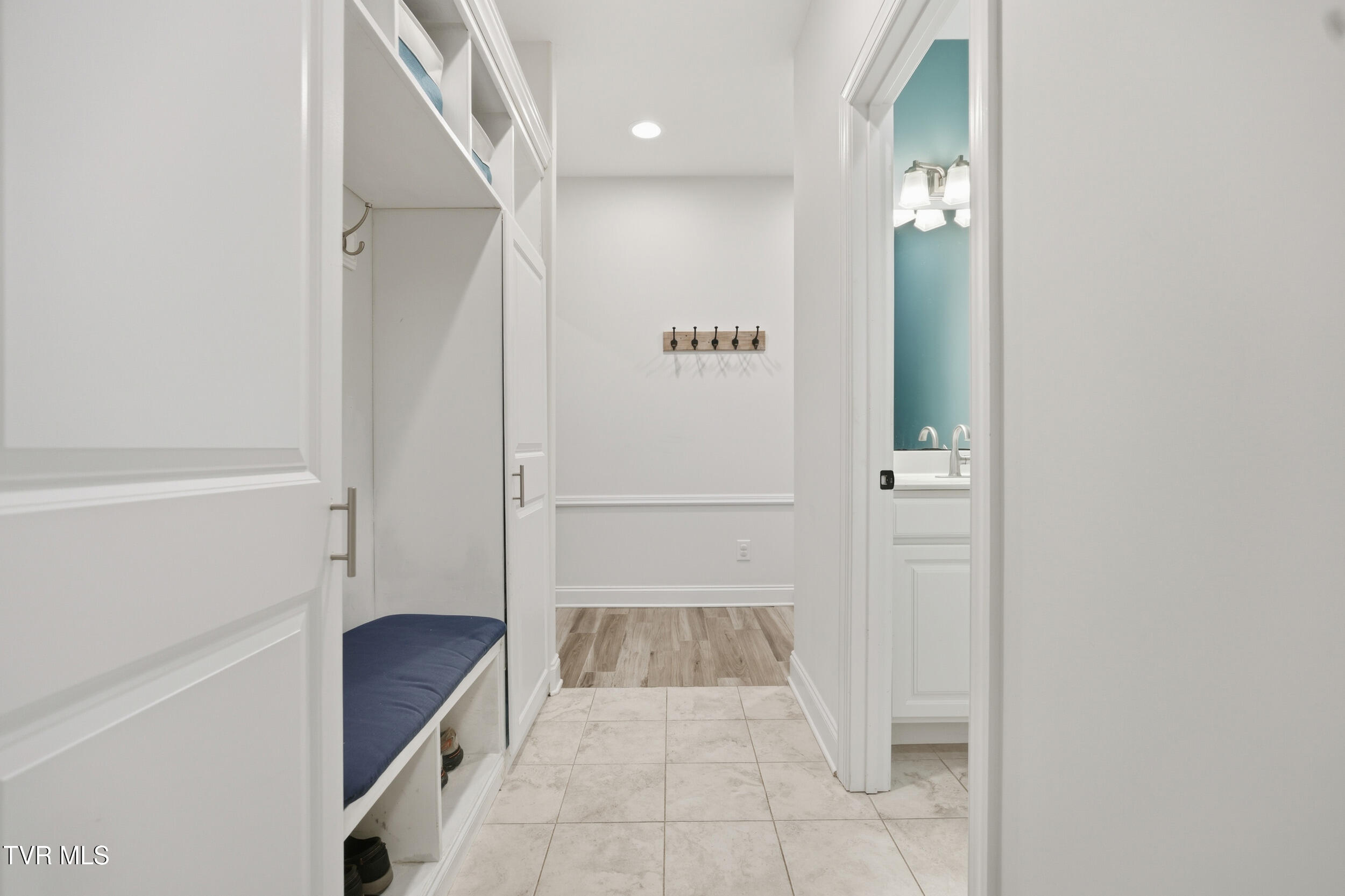 534 Buckingham Road Gray, TN 37615 - Photo 39 of 75 Main Level Mudroom