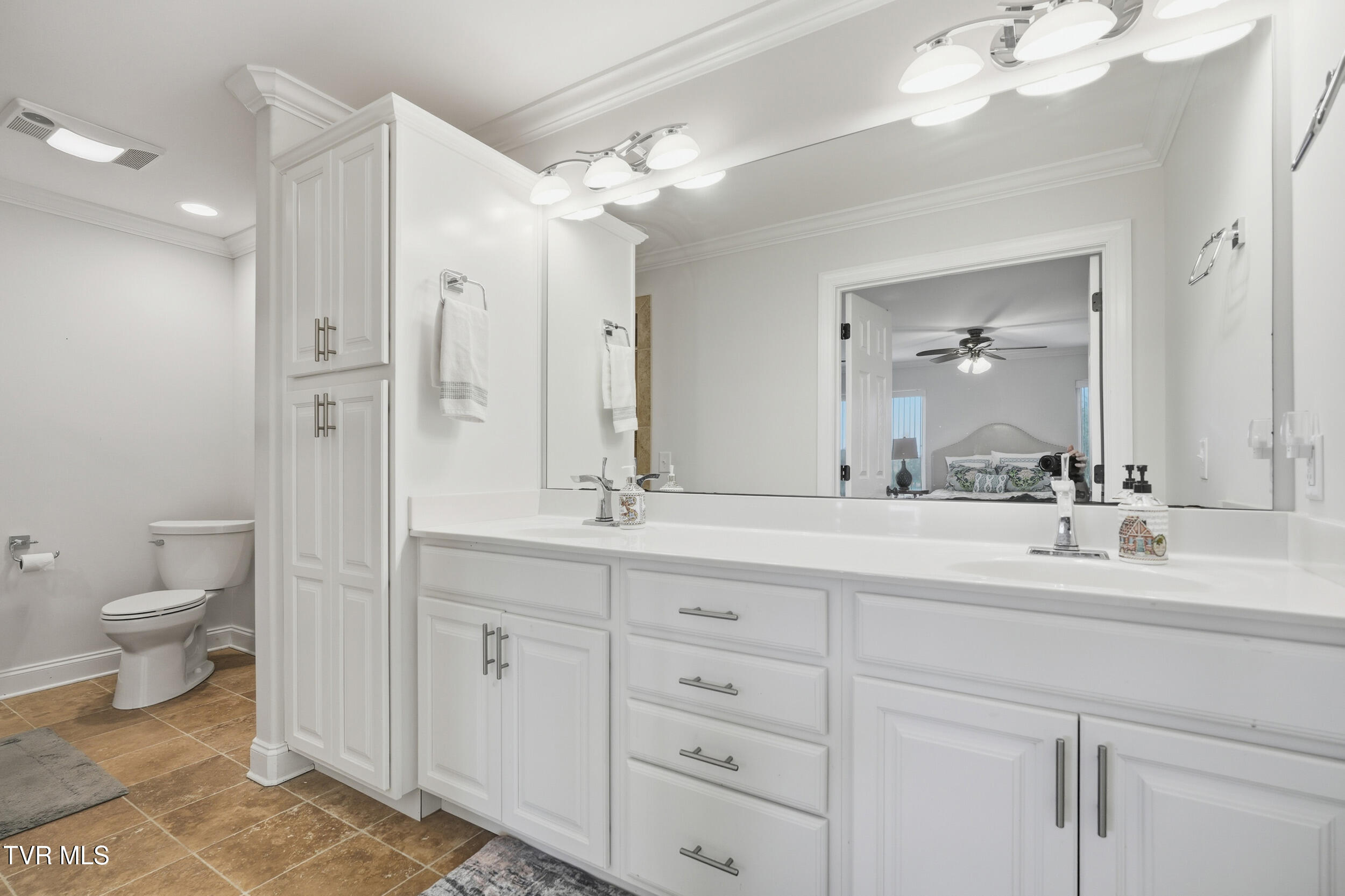 534 Buckingham Road Gray, TN 37615 - Photo 44 of 75 Bedroom 3 En Suite