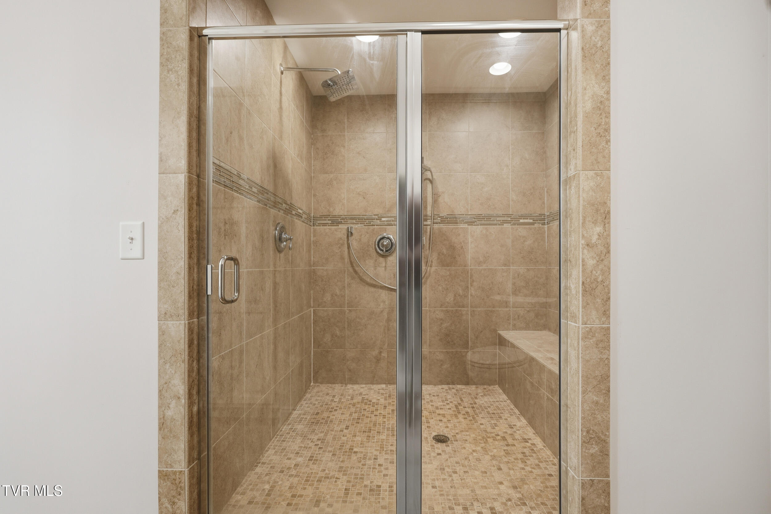 534 Buckingham Road Gray, TN 37615 - Photo 45 of 75 Bedroom 3 En Suite