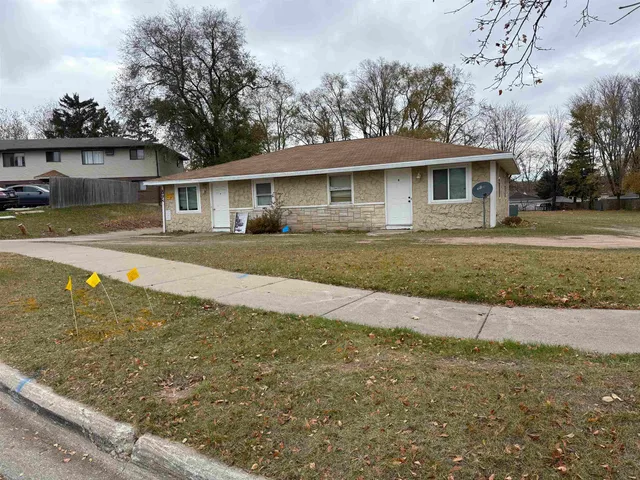 $689,900 | 2075 Imperial Lane, Green Bay, WI 54302