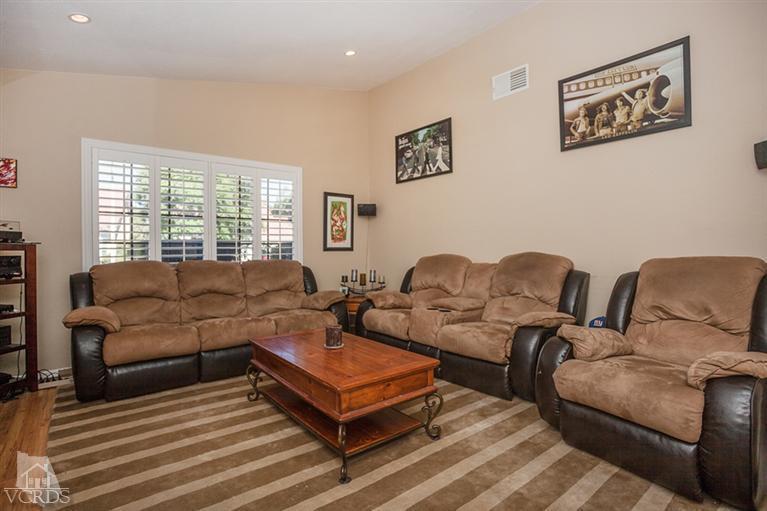 13648 Laurelhurst Road Moorpark, CA 93021 - Photo 5 of 32 a living room with furniture