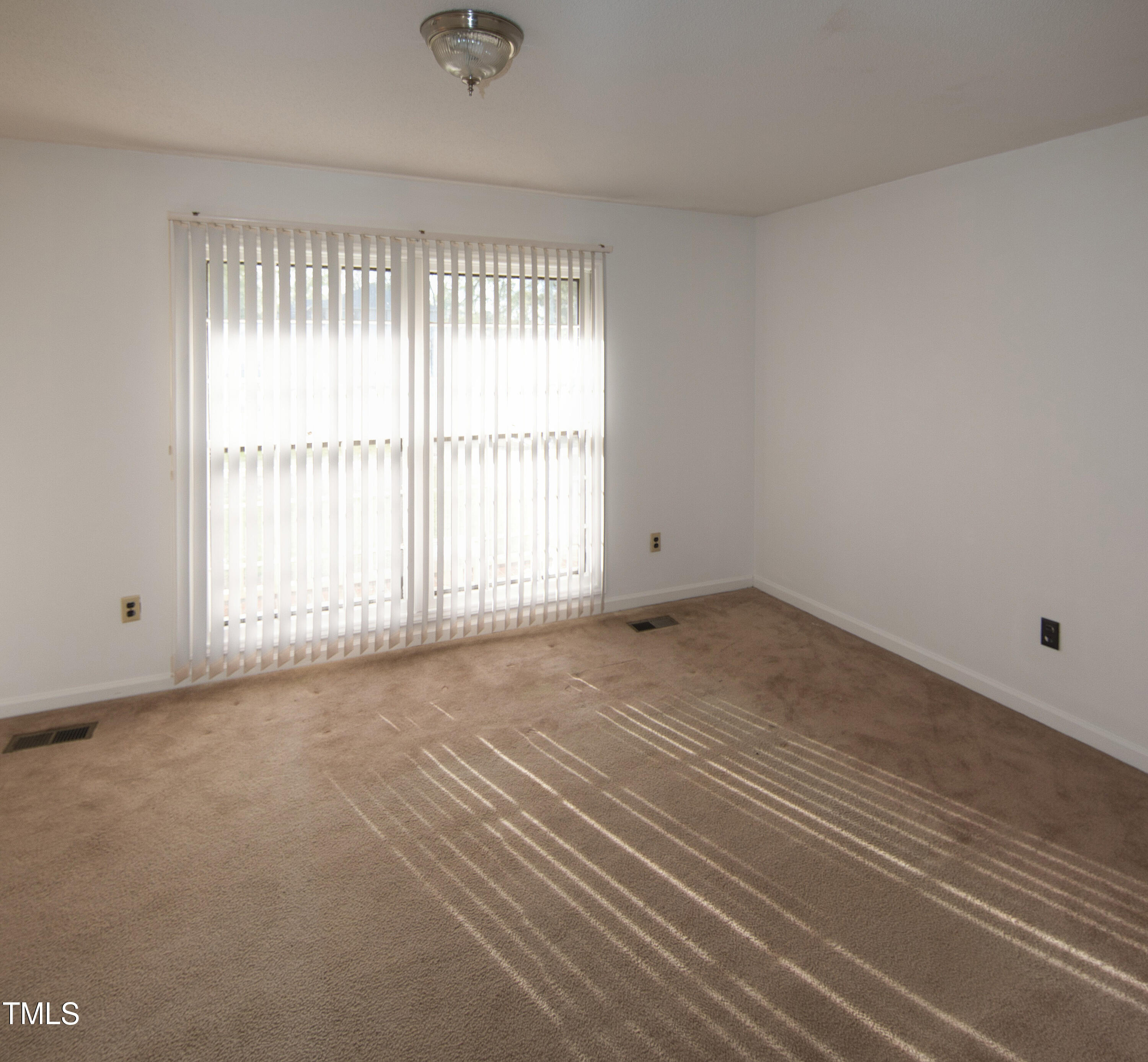 870 Isaac Weeks Road Clinton, NC 28328 - Photo 4 of 13 Isaac Weeks Road Family Room