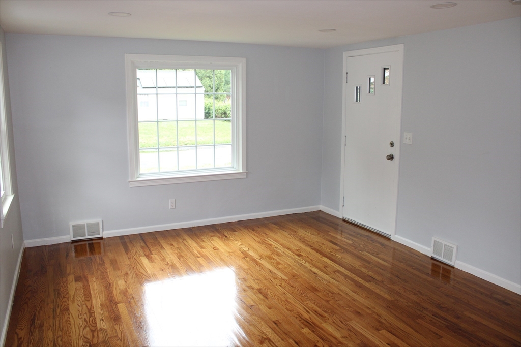 16 North Hood Street Springfield, MA 01109 - Photo 9 of 14 Gallery Image 9
