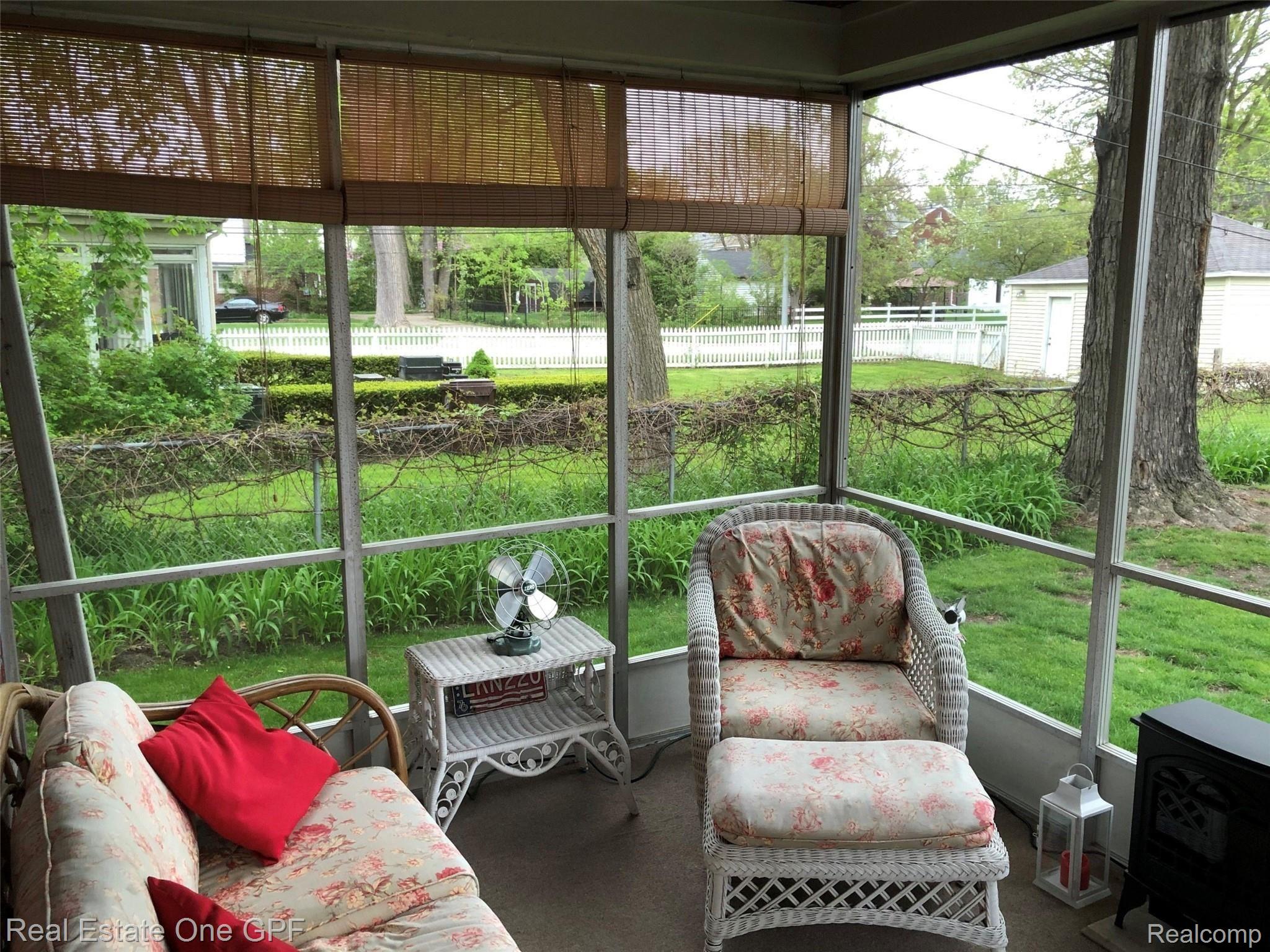 1876 Broadstone Road Grosse Pointe, MI 48236 - Photo 15 of 53 11.jpg