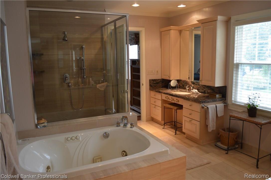 21 Beacon Hill Road Grosse Pointe, MI 48236 - Photo 59 of 93 DSC_0672.JPG