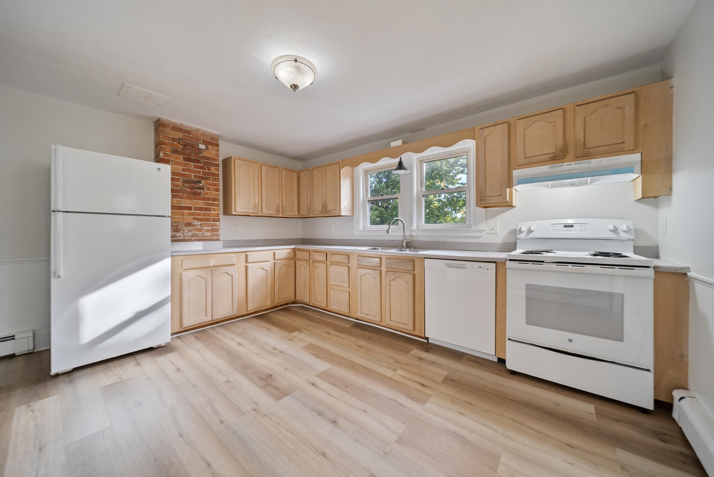 208 Main Street Somersworth, NH 03878 - Photo 8 of 31