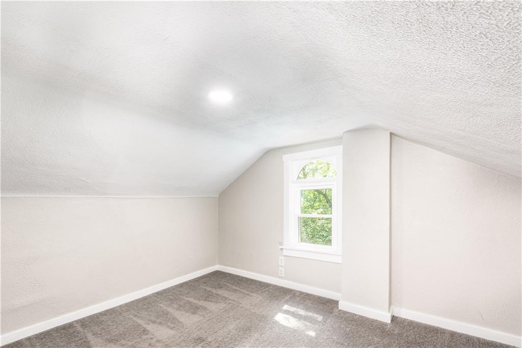 718 Maytide Street Pittsburgh, PA 15227 - Photo 14 of 19 an empty room with windows