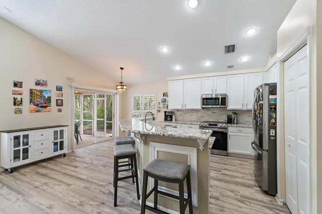 $639,000 | 938 Southeast Westminster Place, Stuart, FL 34997