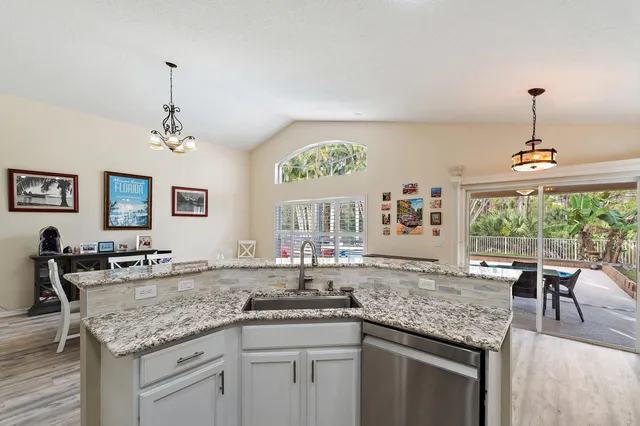 $639,000 | 938 Southeast Westminster Place, Stuart, FL 34997