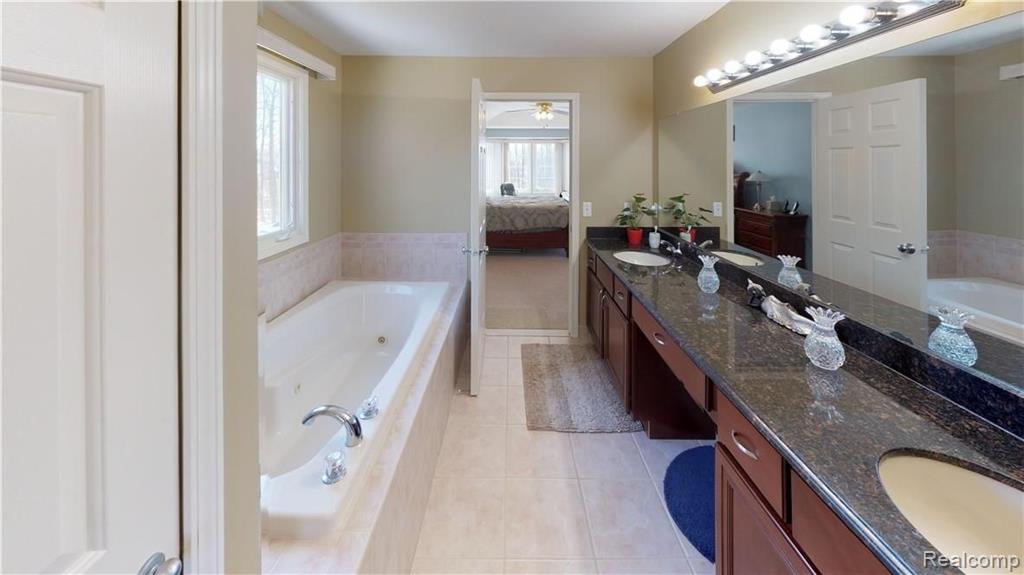 411 Mystic Valley Rochester Hills, MI 48307 - Photo 15 of 30