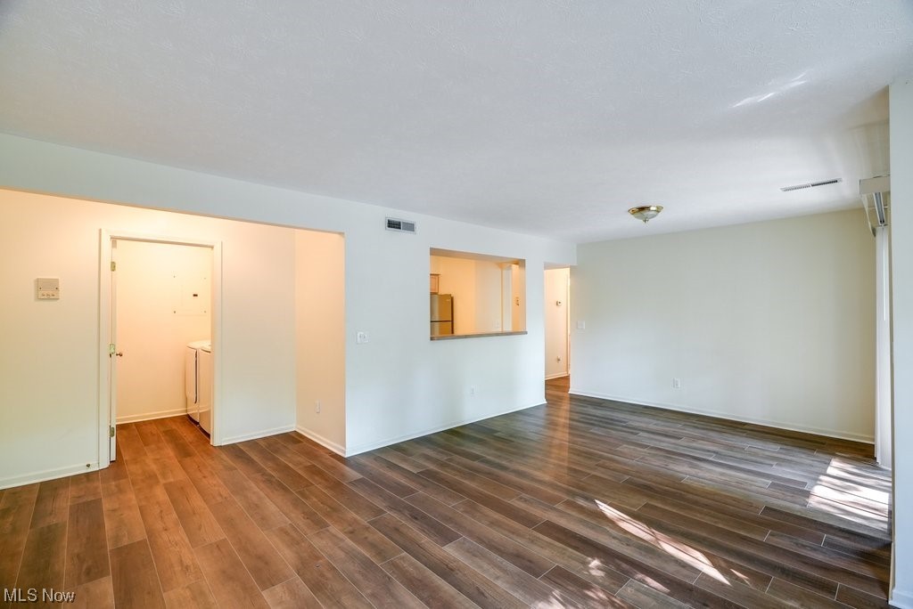 995 Canyon View Road, Unit B Northfield, OH 44067 - Photo 7 of 23 Newer laminate flooring throughout.