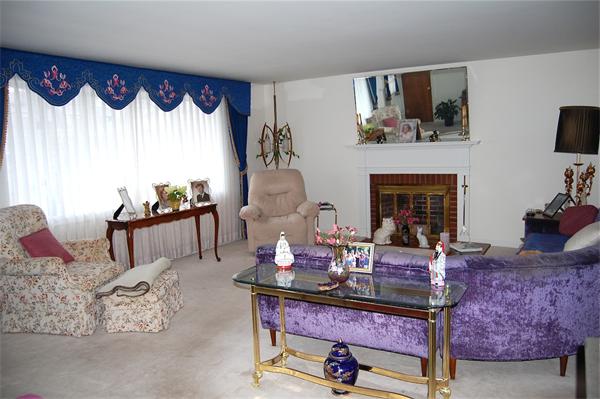 63 Bayview Road Marblehead, MA 01945 - Photo 2 of 10 a living room with furniture and a fireplace