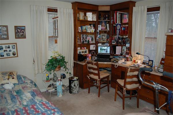63 Bayview Road Marblehead, MA 01945 - Photo 7 of 10 a view of a workspace with furniture