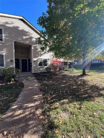 $1,475 | 9040 West Swan Circle, Brentwood, MO 63144