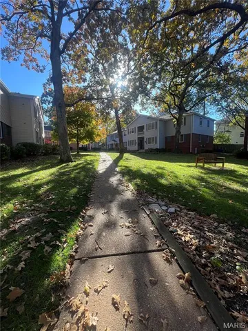 $1,475 | 9040 West Swan Circle, Brentwood, MO 63144