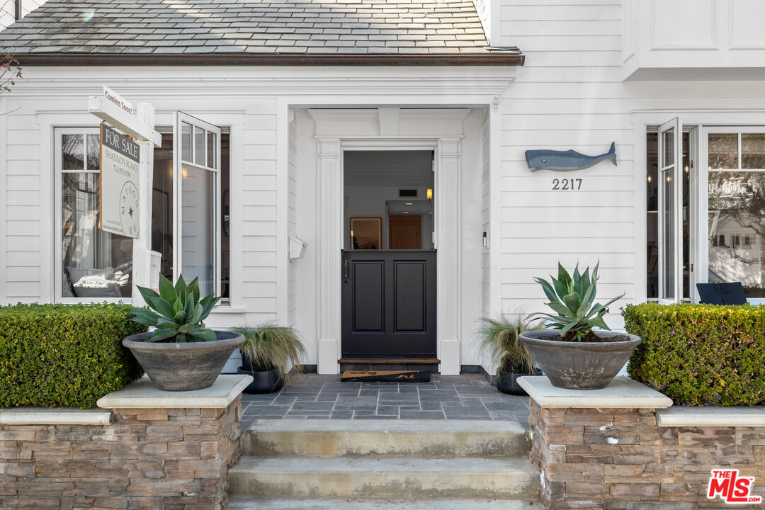 2217 Channel Road Newport Beach, CA 92661 - Photo 1 of 21 Gallery Image 1