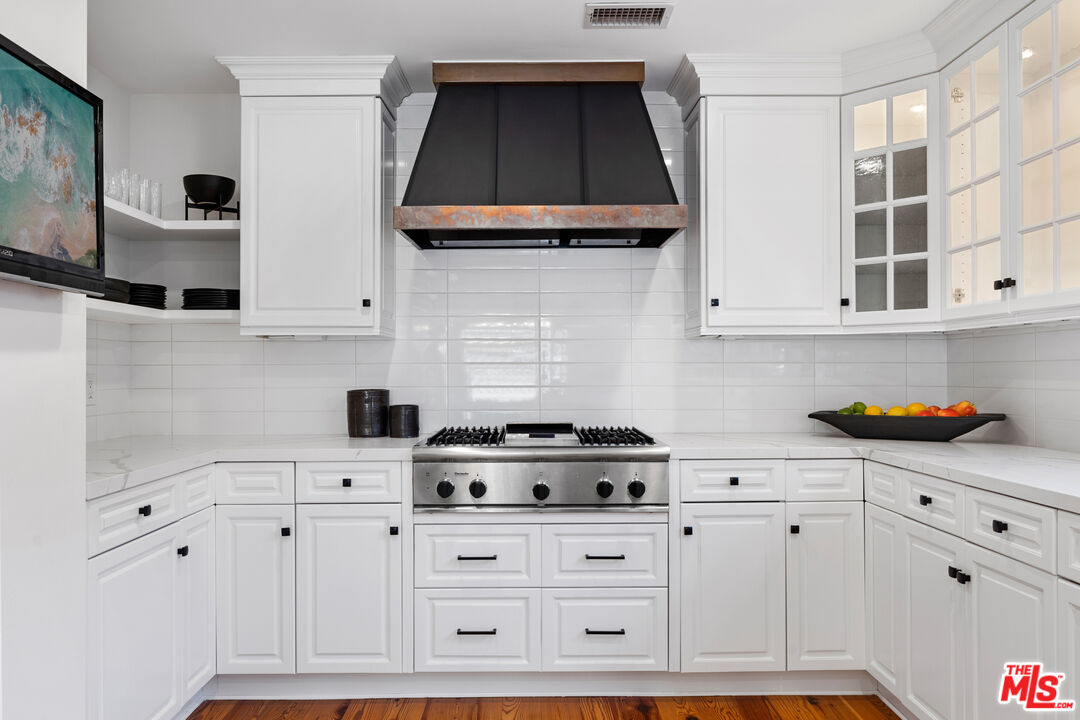 2217 Channel Road Newport Beach, CA 92661 - Photo 12 of 21 Gallery Image 12