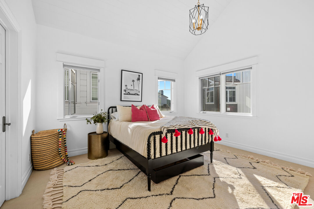 2217 Channel Road Newport Beach, CA 92661 - Photo 17 of 21 Gallery Image 17