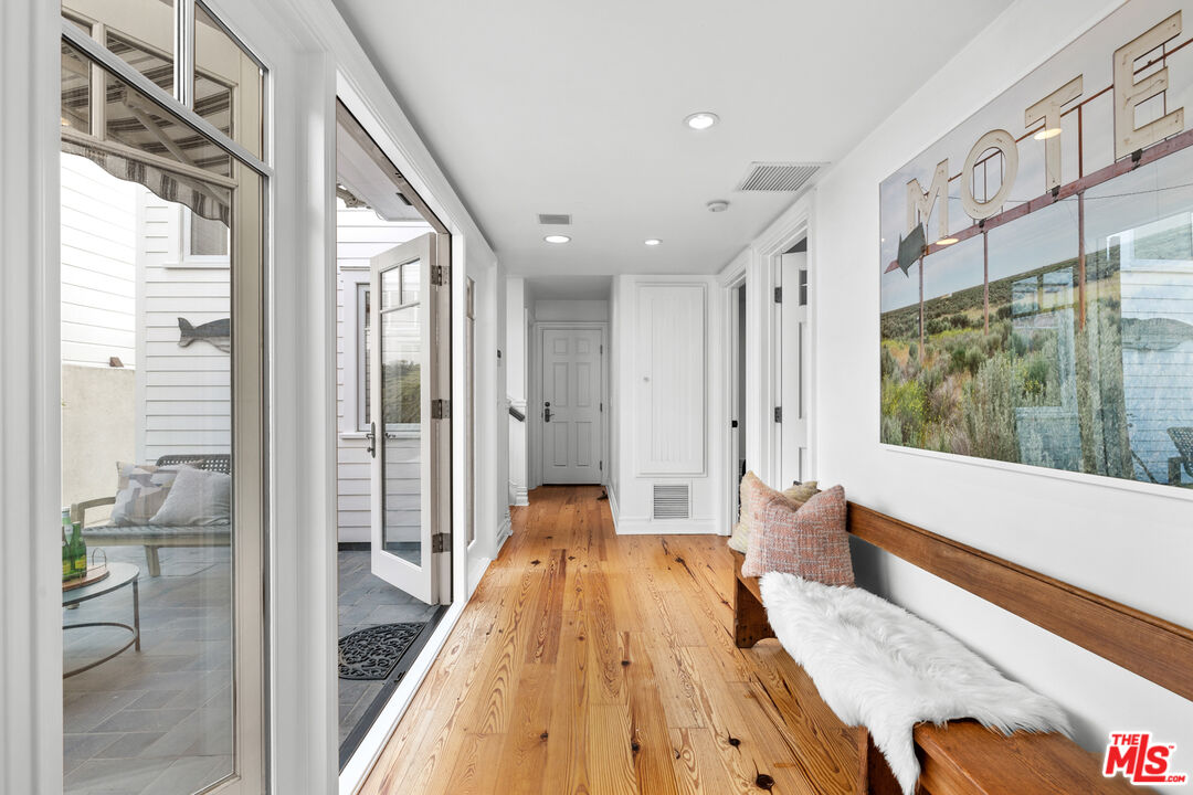 2217 Channel Road Newport Beach, CA 92661 - Photo 9 of 21 Gallery Image 9