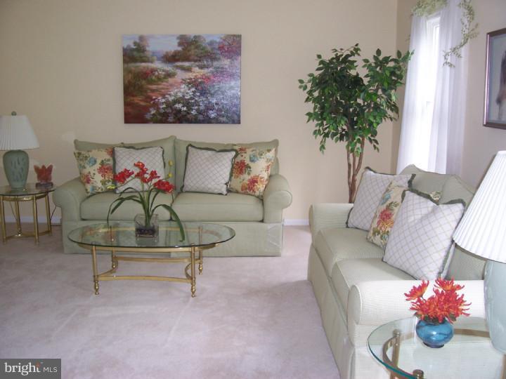 239 Lafayette Lane Wayne, PA 19087 - Photo 5 of 15 Living Room