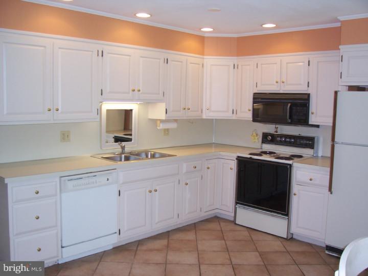 239 Lafayette Lane Wayne, PA 19087 - Photo 7 of 15 Kitchen