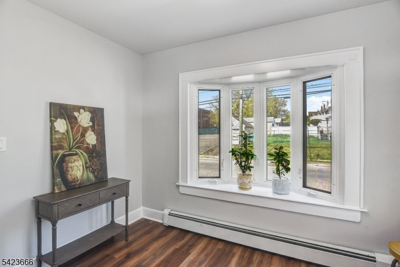 1017 Grandview Avenue Union, NJ 07083 - Photo 13 of 34