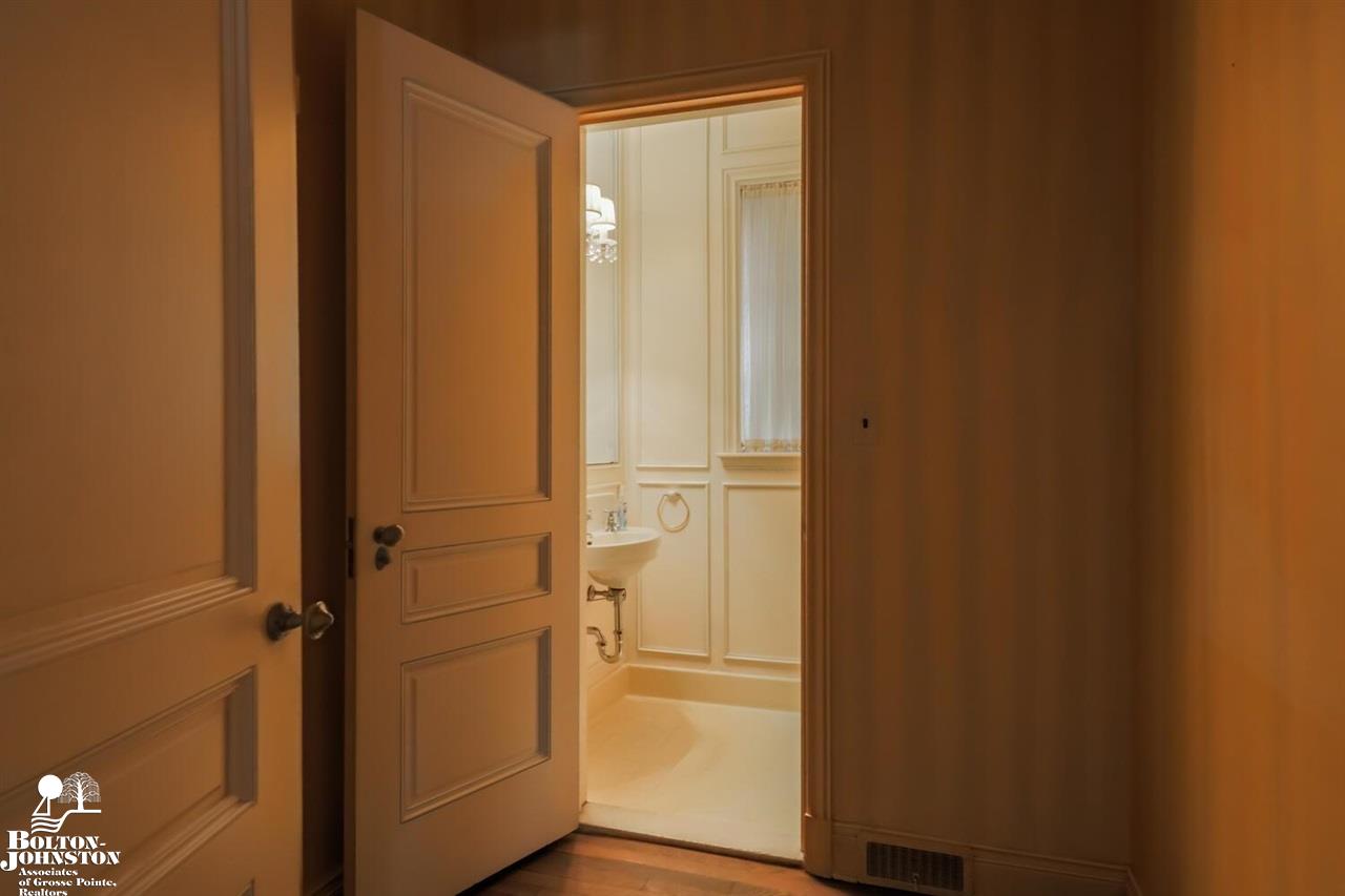 193 Ridge Road Grosse Pointe Farms, MI 48236 - Photo 12 of 60